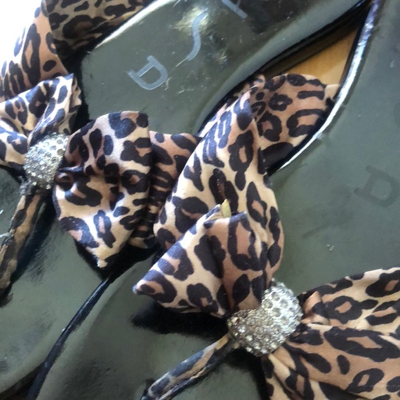 Unisa Cheetah Print Bow w Diamonds, Black Sandals - Picture 2 of 4